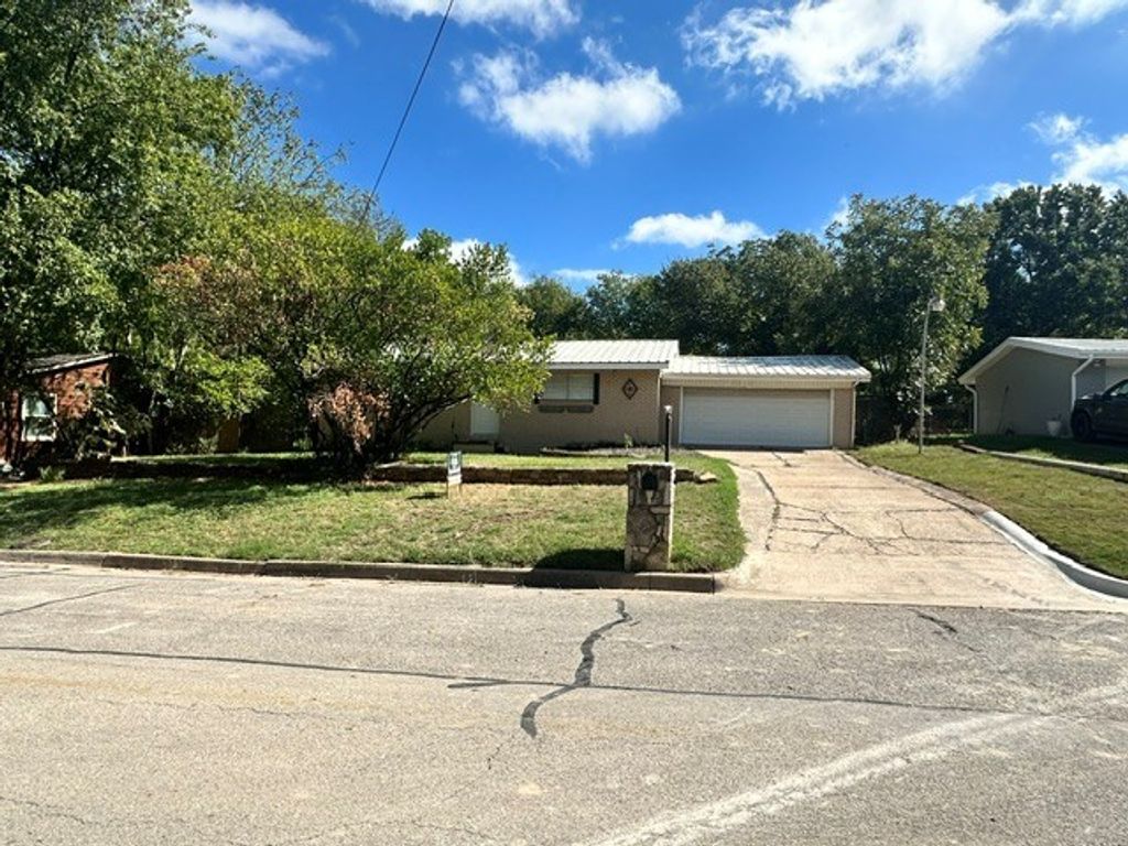 308 Case Street, Weatherford, TX 76086