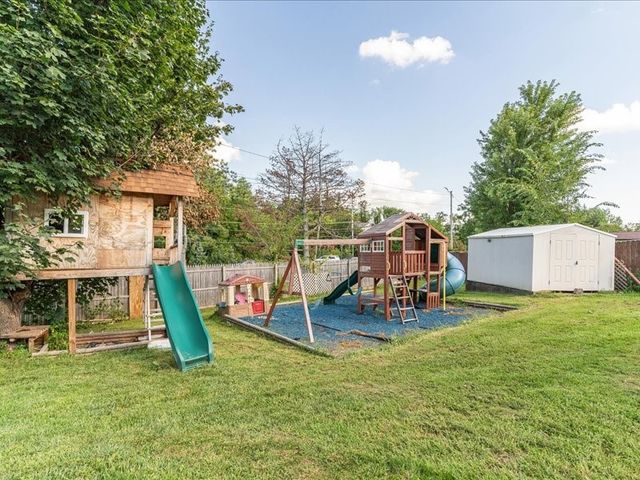 431 Teakwood Lane NE, Cedar Rapids, IA 52402