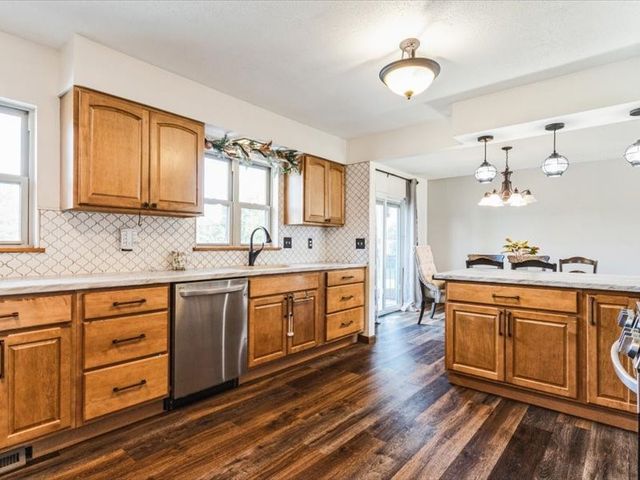 431 Teakwood Lane NE, Cedar Rapids, IA 52402