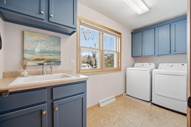 W6537 FIRELANE 8, Menasha, WI 54952