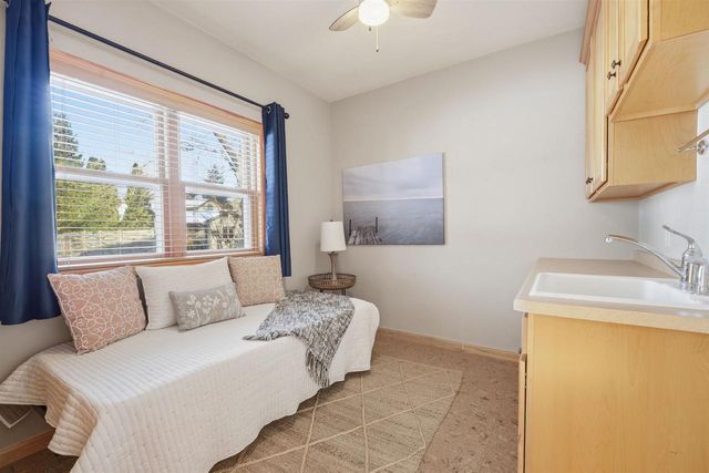 W6537 FIRELANE 8, Menasha, WI 54952