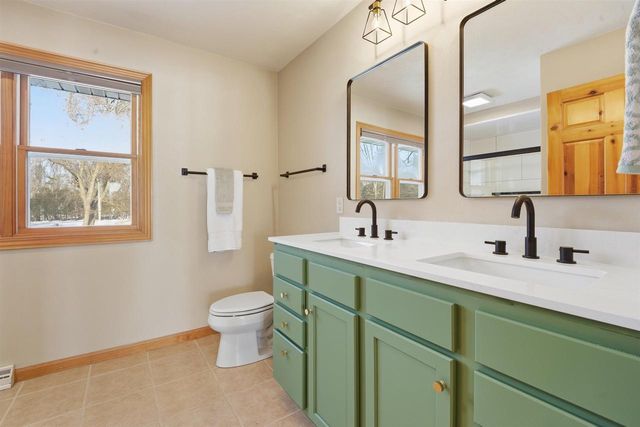 W6537 FIRELANE 8, Menasha, WI 54952