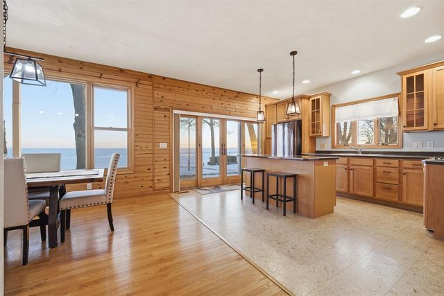 W6537 FIRELANE 8, Menasha, WI 54952