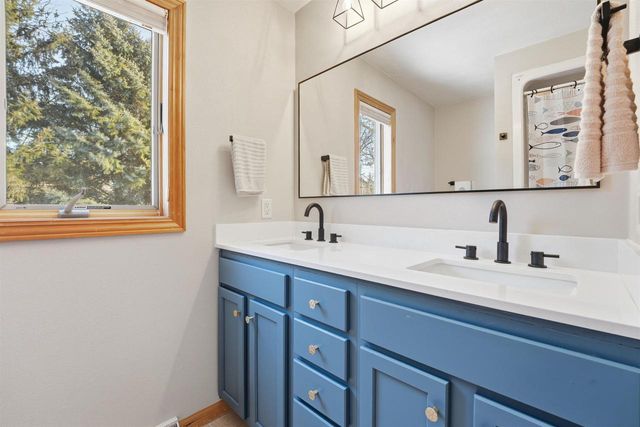 W6537 FIRELANE 8, Menasha, WI 54952