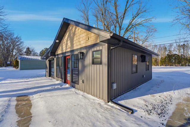 W6537 FIRELANE 8, Menasha, WI 54952