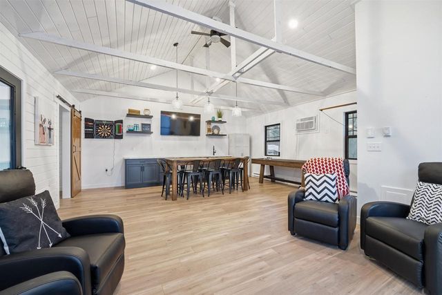 W6537 FIRELANE 8, Menasha, WI 54952