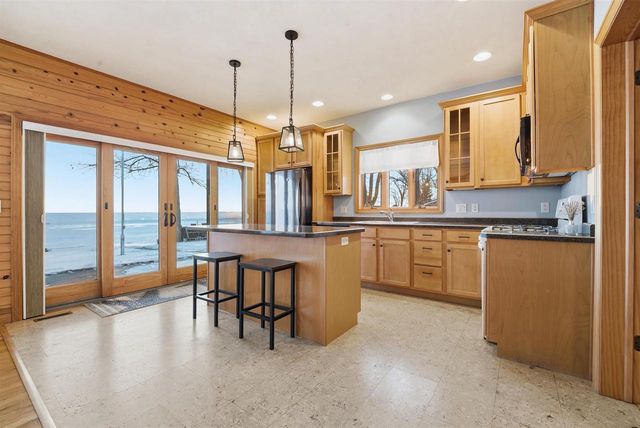 W6537 FIRELANE 8, Menasha, WI 54952