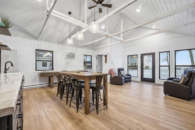 W6537 FIRELANE 8, Menasha, WI 54952