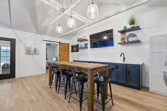 W6537 FIRELANE 8, Menasha, WI 54952