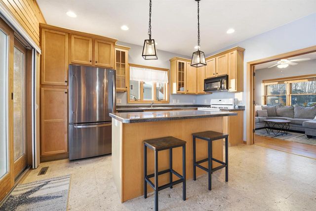 W6537 FIRELANE 8, Menasha, WI 54952