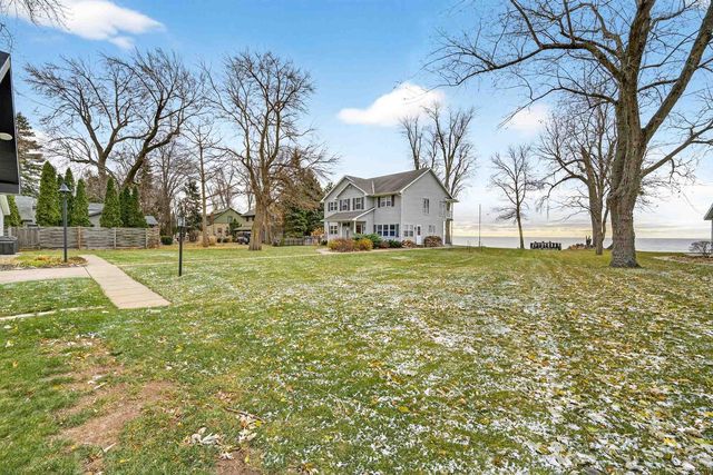 W6537 FIRELANE 8, Menasha, WI 54952