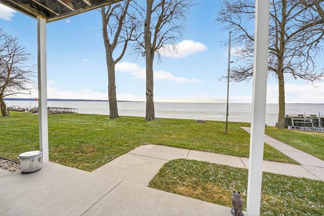 W6537 FIRELANE 8, Menasha, WI 54952