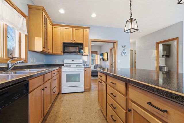 W6537 FIRELANE 8, Menasha, WI 54952