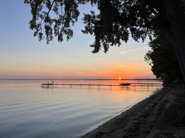 W6537 FIRELANE 8, Menasha, WI 54952