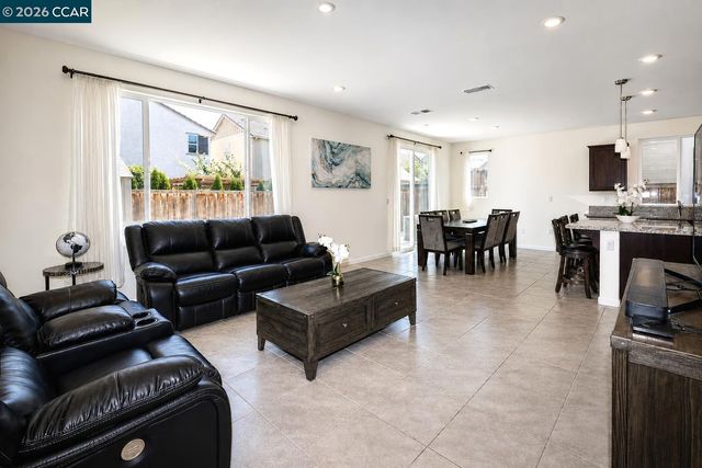 294 Caputo Cir, Oakley, CA 94561