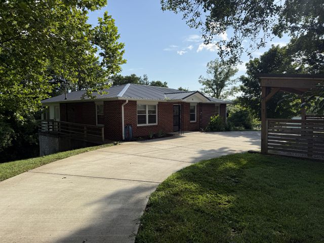 81 County House Cir, Carthage, TN 37030