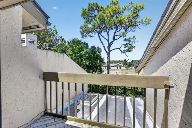6062 Glendale Drive, Boca Raton, FL 33433
