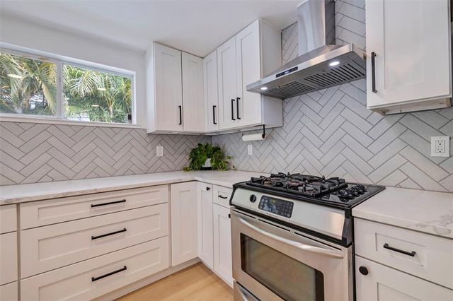 2135 MONTANA AVENUE NE, St Petersburg, FL 33703