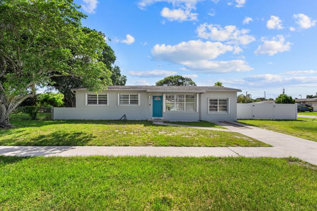 153 Abaco Drive, Palm Springs, FL 33461