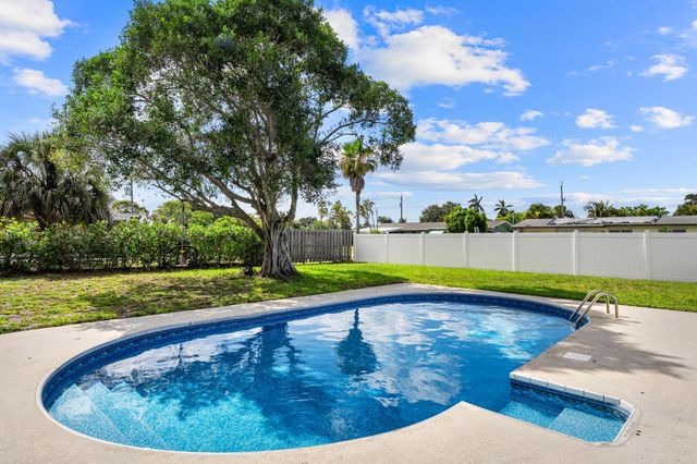 153 Abaco Drive, Palm Springs, FL 33461
