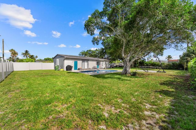 153 Abaco Drive, Palm Springs, FL 33461