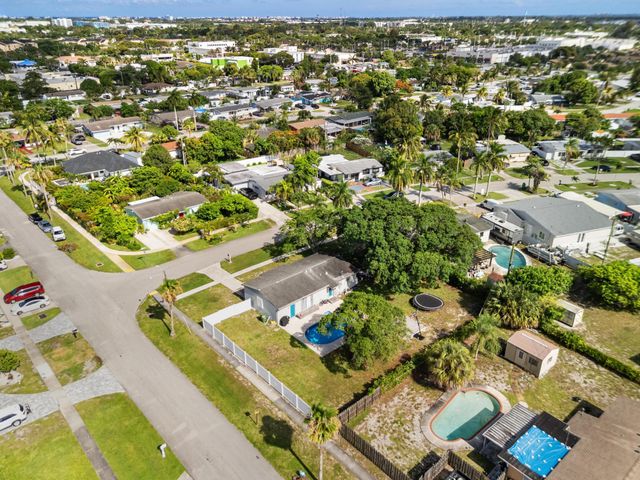 153 Abaco Drive, Palm Springs, FL 33461