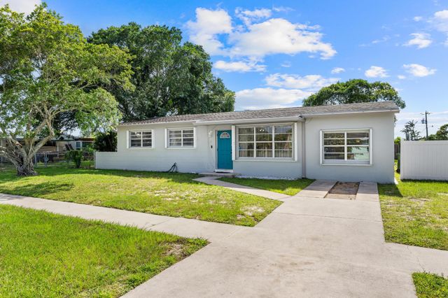 153 Abaco Drive, Palm Springs, FL 33461