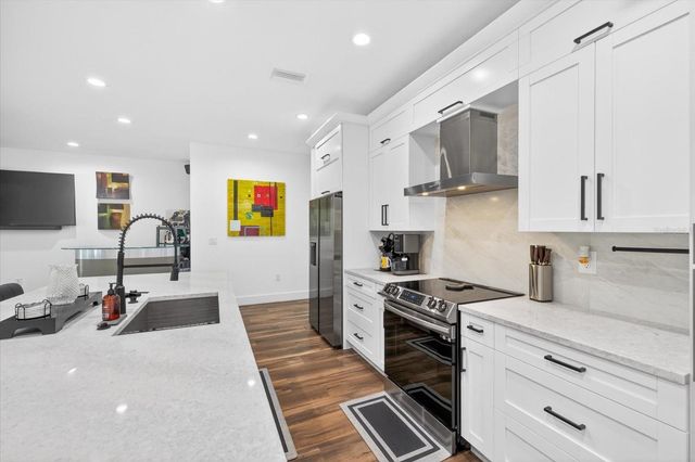 7301 S ELLIOTT STREET, Tampa, FL 33616