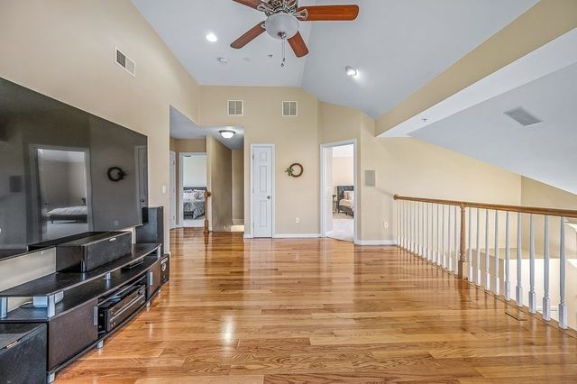 1 Dunia Ln 1, Northborough, MA 01532