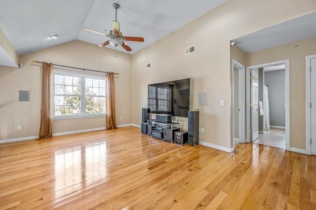 1 Dunia Ln 1, Northborough, MA 01532