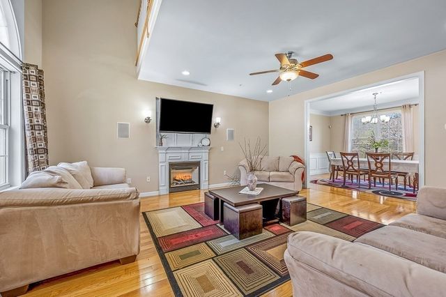 1 Dunia Ln 1, Northborough, MA 01532