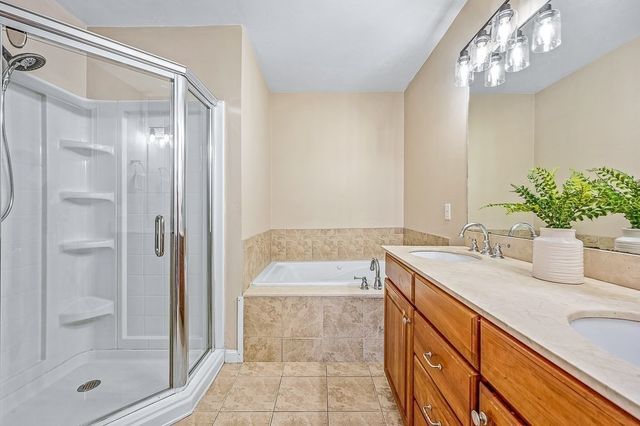 1 Dunia Ln 1, Northborough, MA 01532
