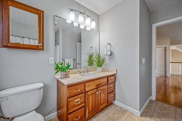 1 Dunia Ln 1, Northborough, MA 01532