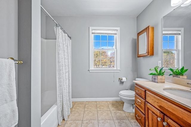 1 Dunia Ln 1, Northborough, MA 01532