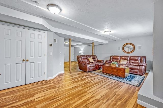 1 Dunia Ln 1, Northborough, MA 01532