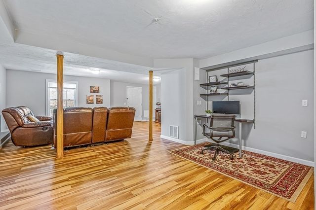 1 Dunia Ln 1, Northborough, MA 01532