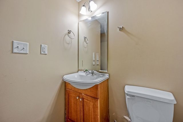 1 Dunia Ln 1, Northborough, MA 01532
