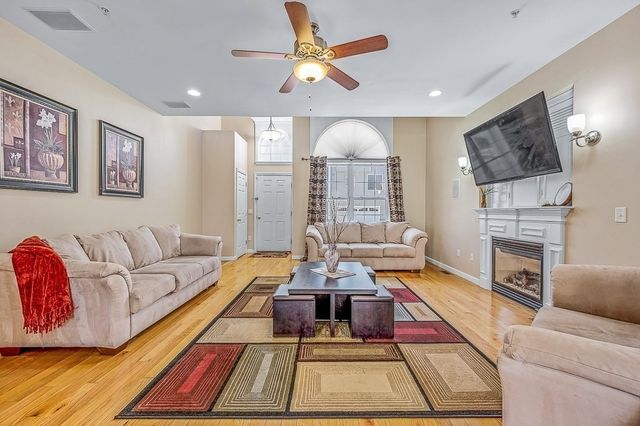 1 Dunia Ln 1, Northborough, MA 01532