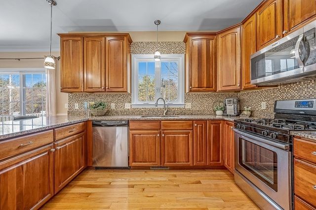 1 Dunia Ln 1, Northborough, MA 01532