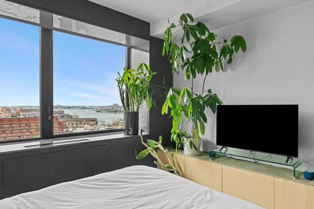 65 East India Row 16B, Boston, MA 02110