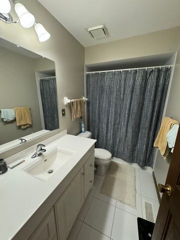 1013 E Benton Avenue, Naperville, IL 60540