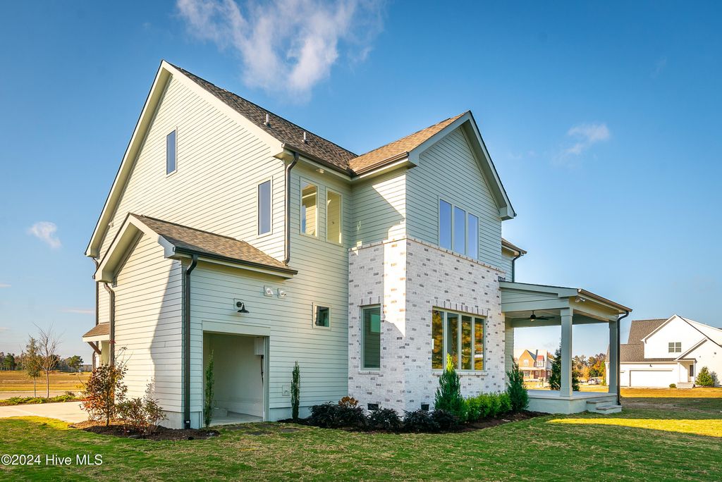 Image 3 of property listing at 76 Pine Tree Point, Snow Hill, NC 28580