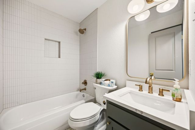 617 Reed Street, Roanoke, TX 76262