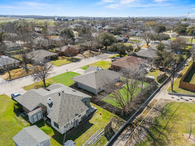 617 Reed Street, Roanoke, TX 76262
