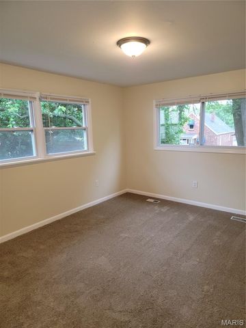 846 Elsworth Place, St Louis, MO 63135