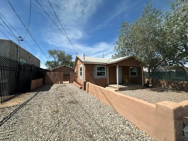 120 Veranda Road NW, Albuquerque, NM 87107