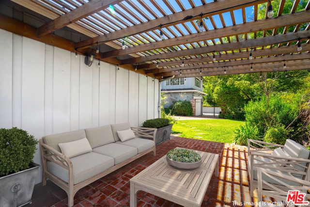 4645 Petit Avenue, Encino (los Angeles), CA 91436