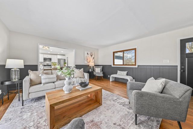 11737 N Ridgeway AVENUE, Mequon, WI 53097