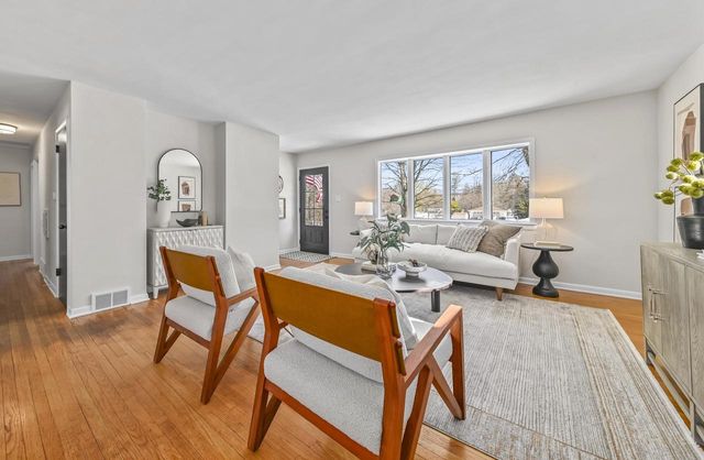 11737 N Ridgeway AVENUE, Mequon, WI 53097