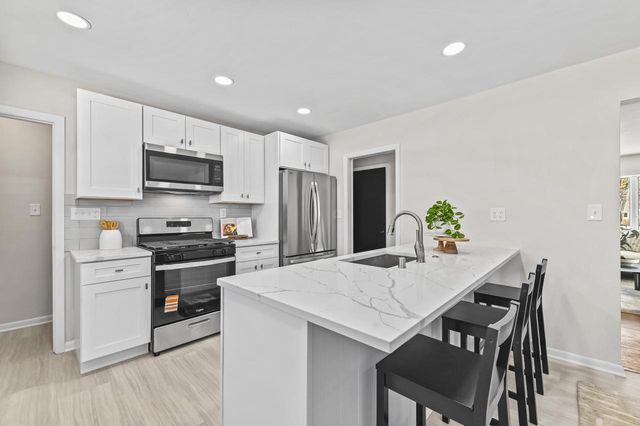 11737 N Ridgeway AVENUE, Mequon, WI 53097